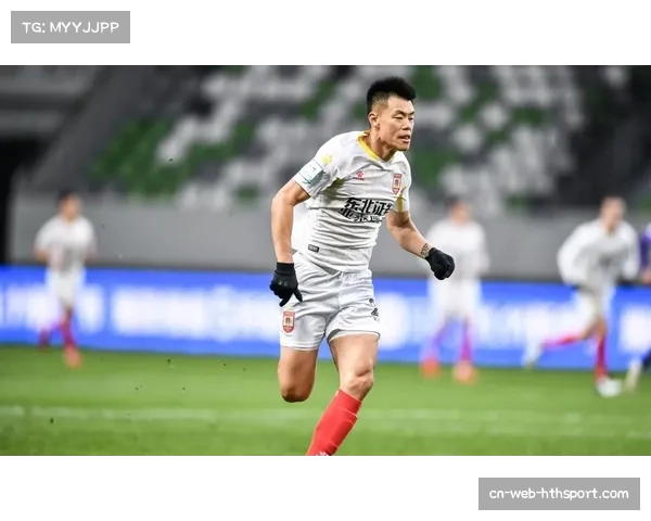 【2026年4月中超联赛·赛中·消息“实时：长春亚泰球员谭龙因拼抢导致肩部脱臼，已被换下场”